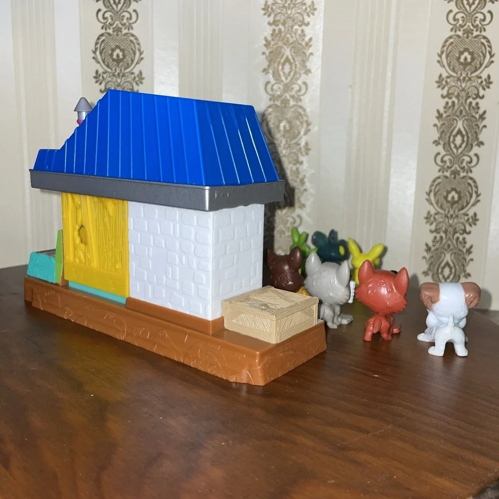 The Ugglys Pet Resort And Lots Of Figures | Glow Series 1 & 2 | Sounds‎ Works